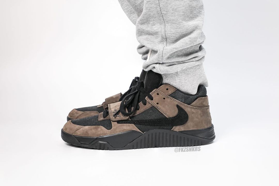 【2024年 11/26 発売】Travis Scott × NIKE JORDAN JUMPMAN JACK TR “Dark Mocha/Black” (トラヴィス・スコット ナイキ ジョーダン ジャンプマンジャック トレーナー “ダークモカ/ブラック”) [fz8117-204]