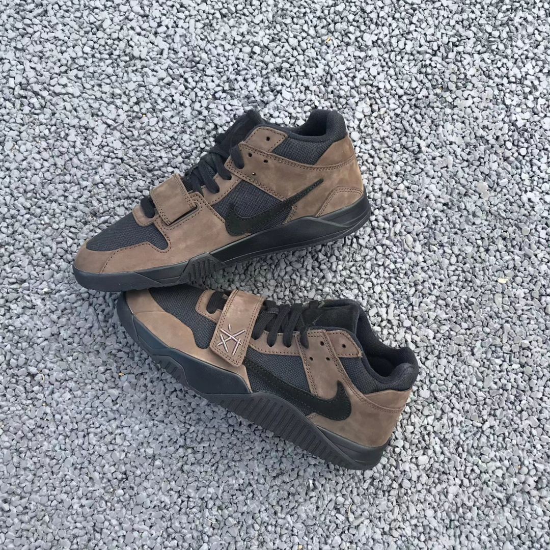 【2024年 11/26 発売】Travis Scott × NIKE JORDAN JUMPMAN JACK TR “Dark Mocha/Black” (トラヴィス・スコット ナイキ ジョーダン ジャンプマンジャック トレーナー “ダークモカ/ブラック”) [fz8117-204]