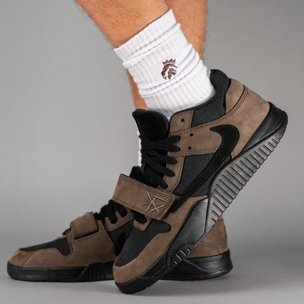 【2024年 11/26 発売】Travis Scott × NIKE JORDAN JUMPMAN JACK TR “Dark Mocha/Black” (トラヴィス・スコット ナイキ ジョーダン ジャンプマンジャック トレーナー “ダークモカ/ブラック”) [fz8117-204]