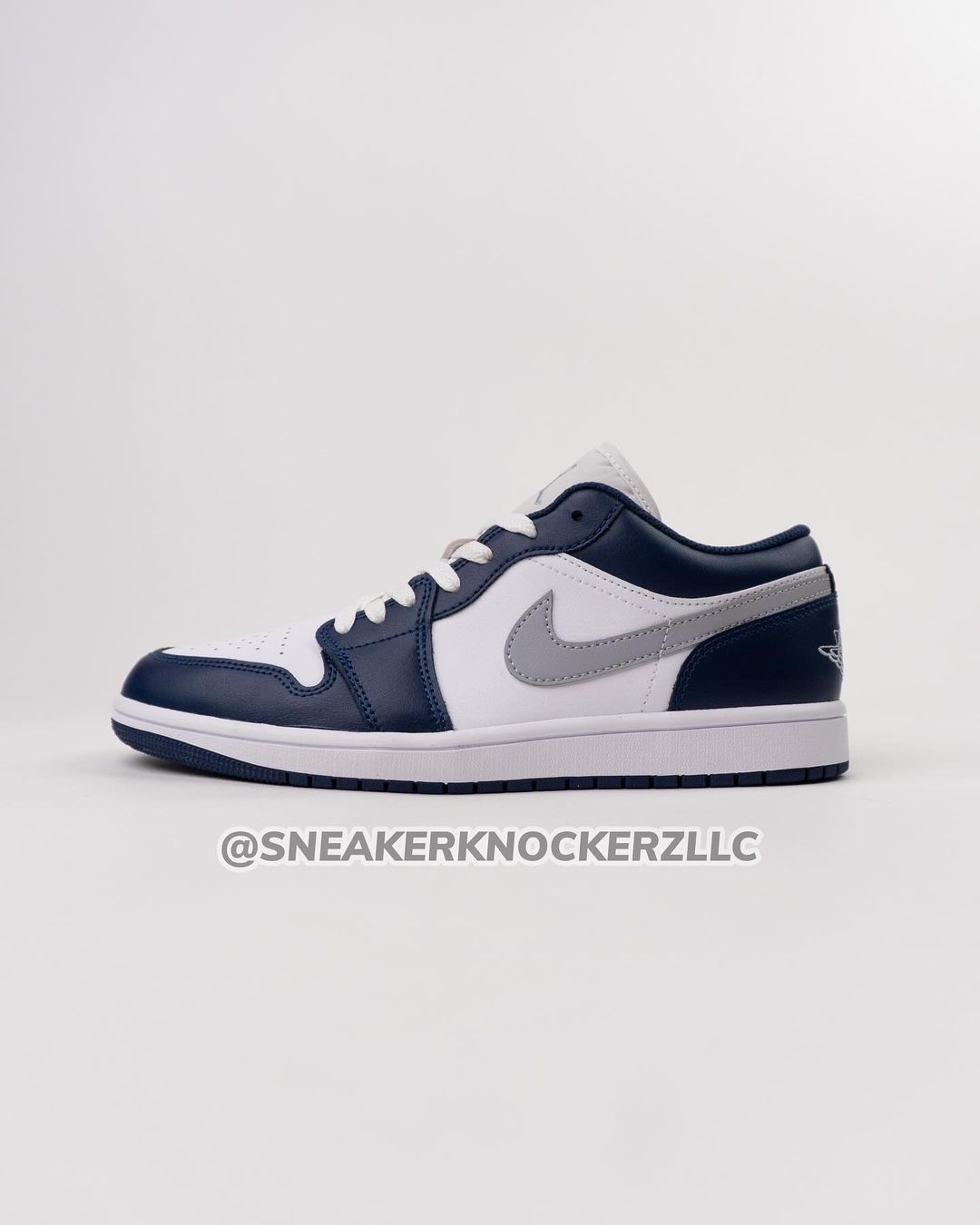 【2024年 7/12 発売】ナイキ エア ジョーダン 1 ロー “ホワイト/ネイビー/グレー” (NIKE AIR JORDAN 1 LOW “White/Navy/Grey”) [553558-141]