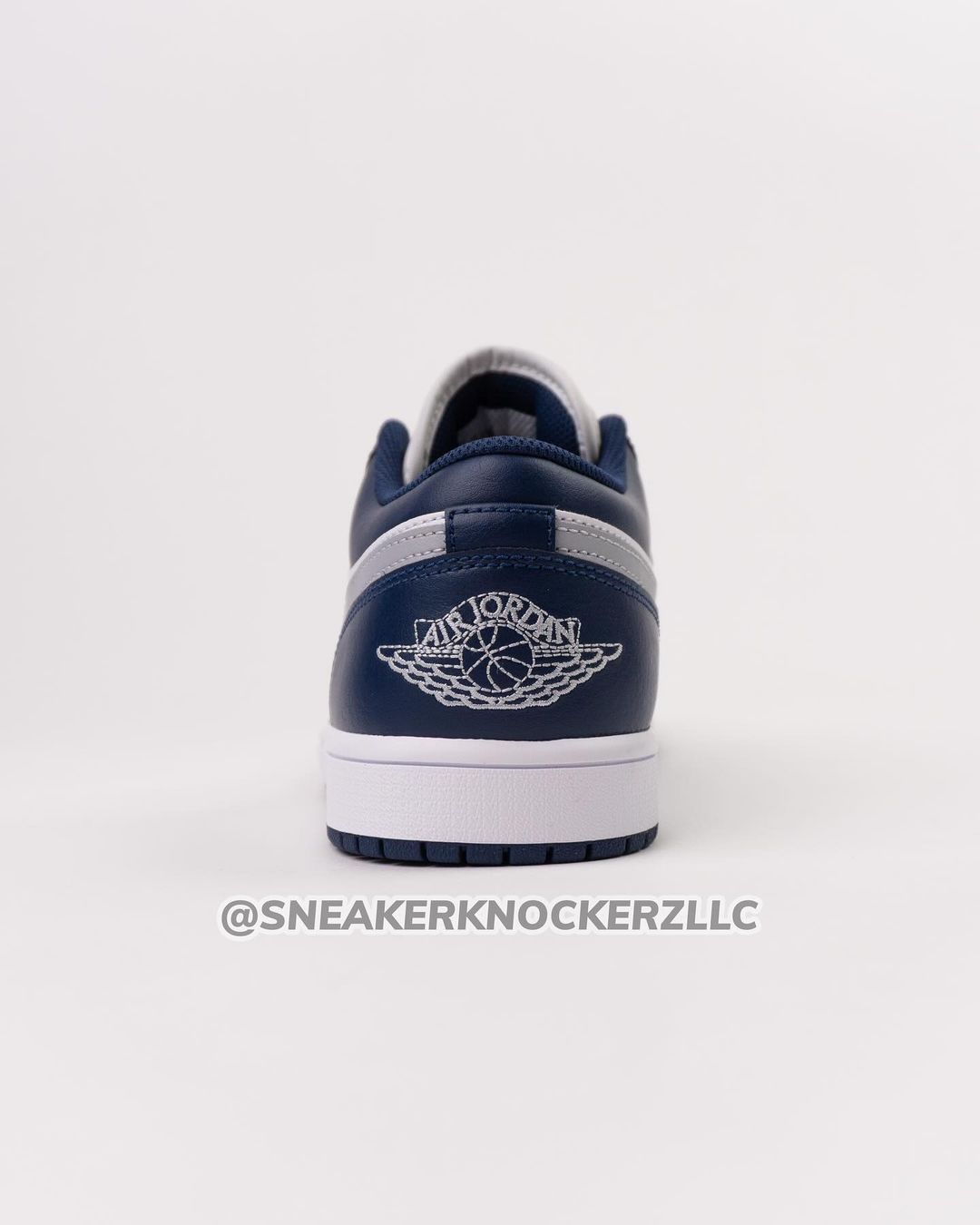 【2024年 7/12 発売】ナイキ エア ジョーダン 1 ロー “ホワイト/ネイビー/グレー” (NIKE AIR JORDAN 1 LOW “White/Navy/Grey”) [553558-141]