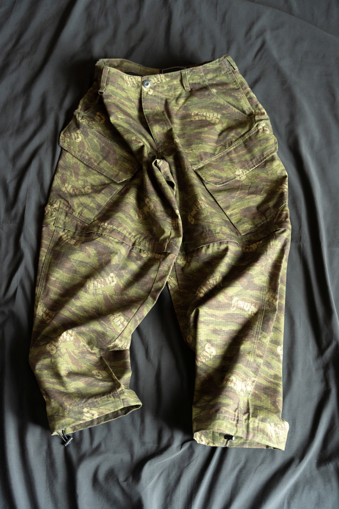 【抽選販売】S.W.U.N “Tiger Camo 2Way Cargo Pants” (エスダブルユーエヌ “タイガーカモ 2ウェイ カーゴパンツ”)