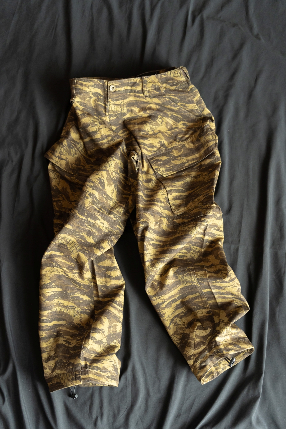 【抽選販売】S.W.U.N “Tiger Camo 2Way Cargo Pants” (エスダブルユーエヌ “タイガーカモ 2ウェイ カーゴパンツ”)