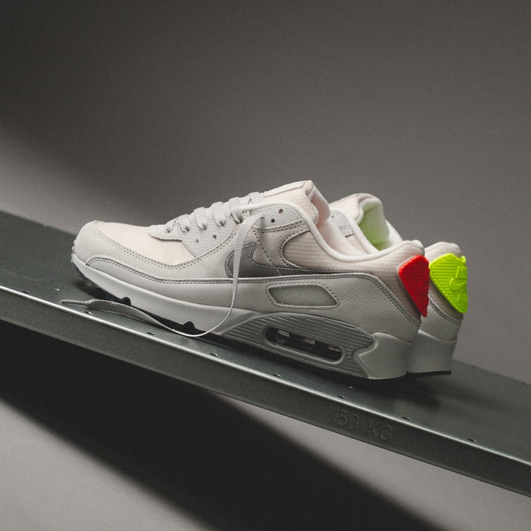 【海外発売】NIKE AIR MAX 90 “Velcro Heel/Photon Dust” (ナイキ エア マックス 90 “ベルクロヒール/フォトンダスト”) [HF4296-001]