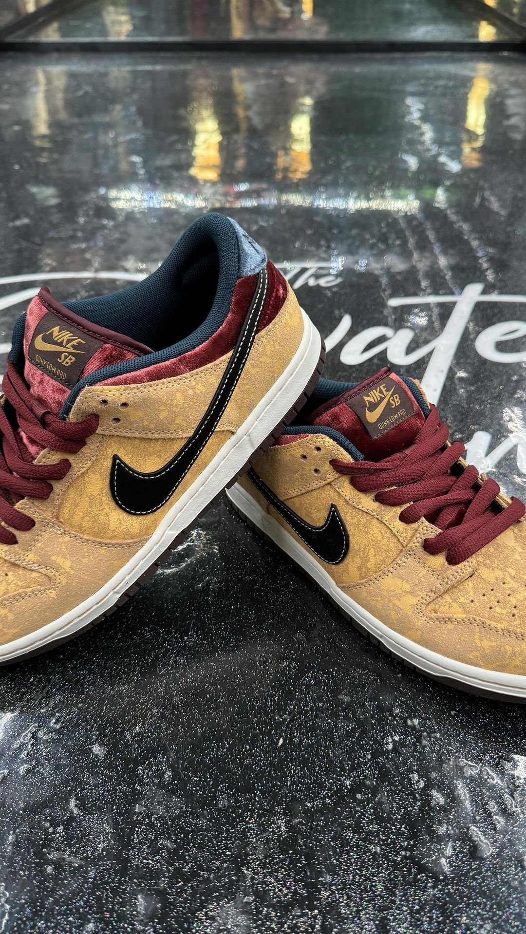 【2024年 12/14 発売予定】NIKE SB DUNK LOW “City Of Cinema” (ナイキ ダンク ロー “シティ オブ シネマ”) [FZ1278-200]