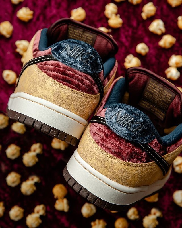 【国内 2024年 10/18 発売】NIKE SB DUNK LOW “City Of Cinema” (ナイキ ダンク ロー “シティ オブ シネマ”) [FZ1278-200]