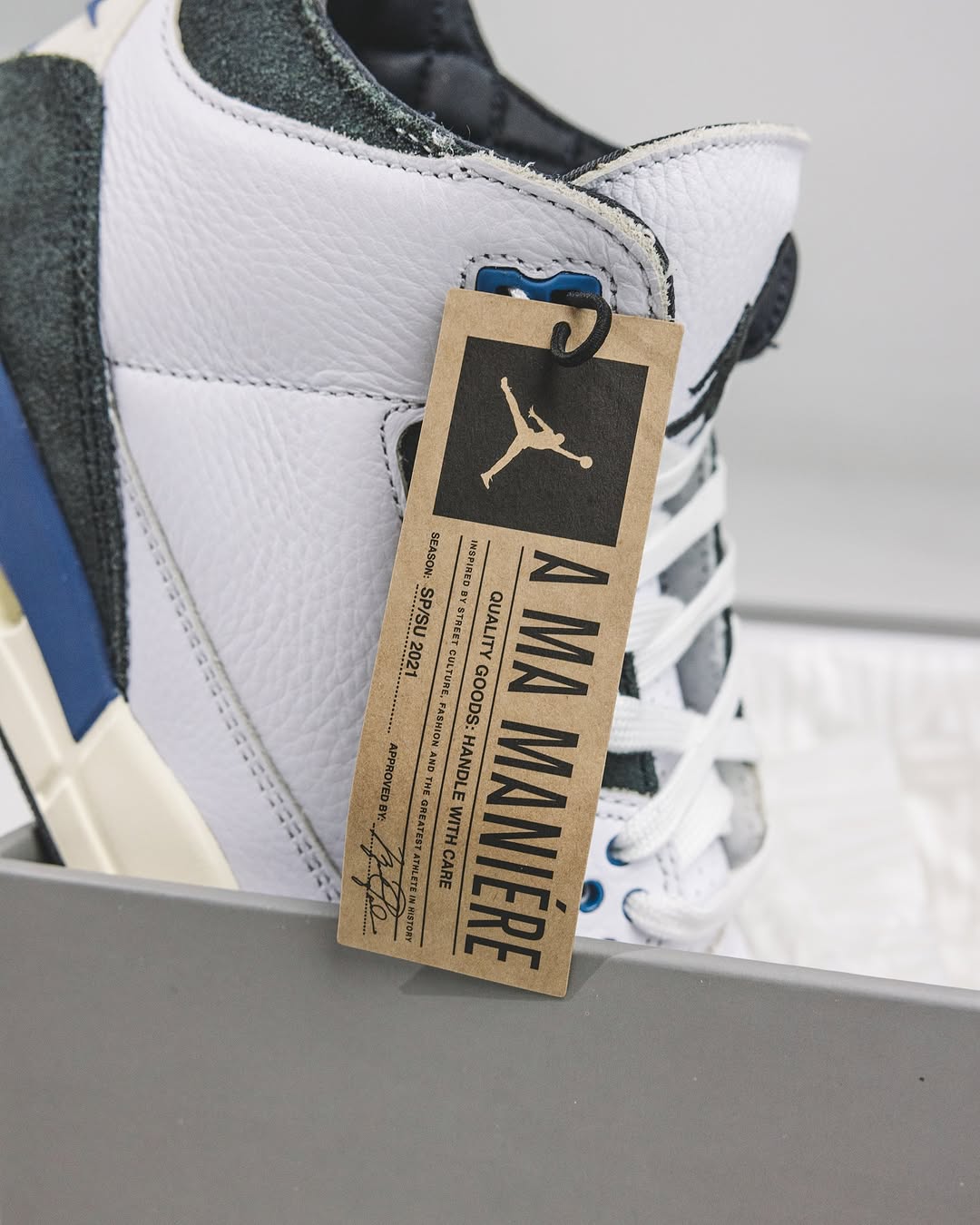 【2025年 3/15 発売予定】A Ma Maniére × NIKE WMNS AIR JORDAN 3 OG SP “White/Diffused Blue” (ア マ マニエール ナイキ ウィメンズ エア ジョーダン 3 OG SP “ホワイト/ディフューズドブルー”) [HV8571-100]