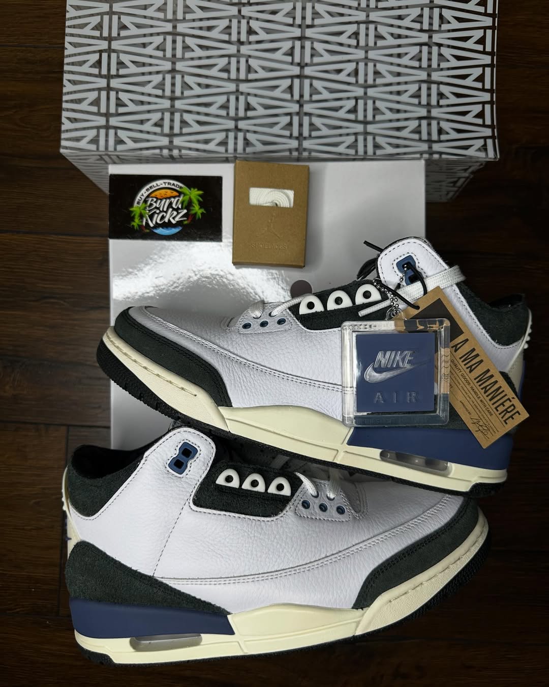 【2025年 3/15 発売予定】A Ma Maniére × NIKE WMNS AIR JORDAN 3 OG SP “White/Diffused Blue” (ア マ マニエール ナイキ ウィメンズ エア ジョーダン 3 OG SP “ホワイト/ディフューズドブルー”) [HV8571-100]