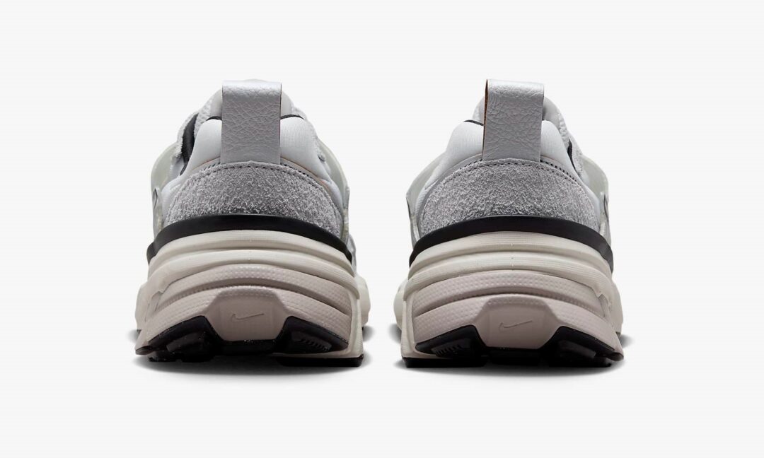 【2024年 6/9 発売】NIKE WMNS V2K RUN “Platinum Platinum/Light Bone” (ナイキ ウィメンズ ヴィツーケー “ピュアプラチナム/ライトボーン”) [FN6703-002]