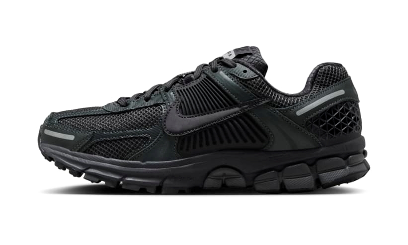 【2024年 発売予定】ナイキ ズーム ボメロ 5 “トリプルブラック” (NIKE ZOOM VOMERO 5 “Triple Black”) [FQ7079-002]