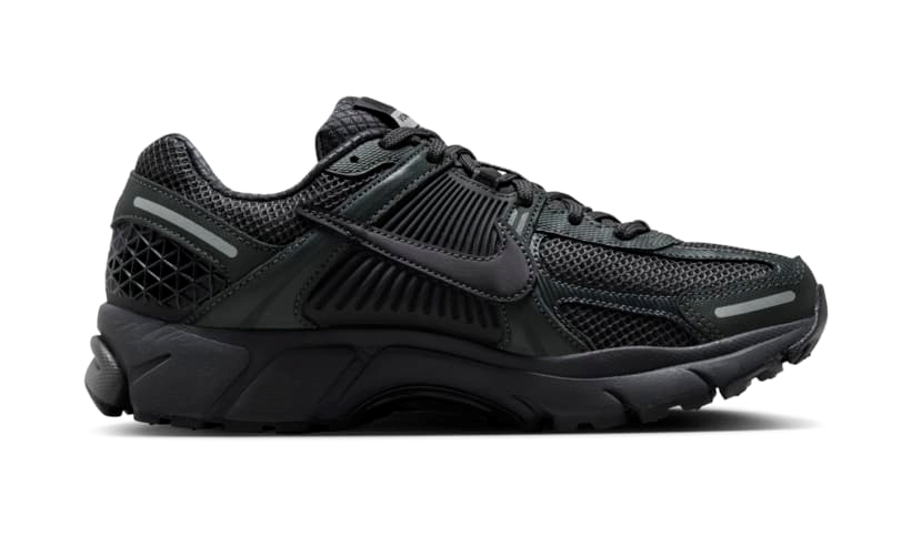 【2024年 発売予定】ナイキ ズーム ボメロ 5 “トリプルブラック” (NIKE ZOOM VOMERO 5 “Triple Black”) [FQ7079-002]