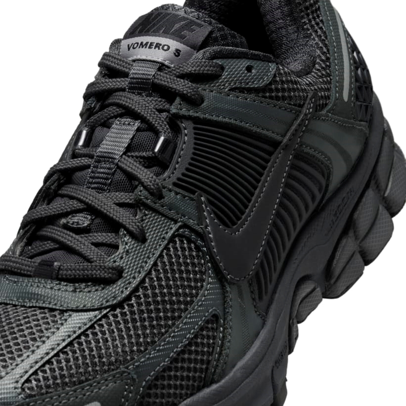 【2024年 発売予定】ナイキ ズーム ボメロ 5 “トリプルブラック” (NIKE ZOOM VOMERO 5 “Triple Black”) [FQ7079-002]