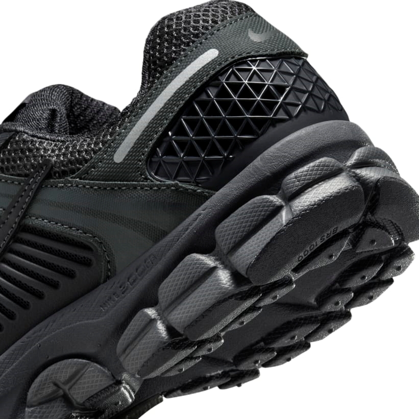 【2024年 発売予定】ナイキ ズーム ボメロ 5 “トリプルブラック” (NIKE ZOOM VOMERO 5 “Triple Black”) [FQ7079-002]