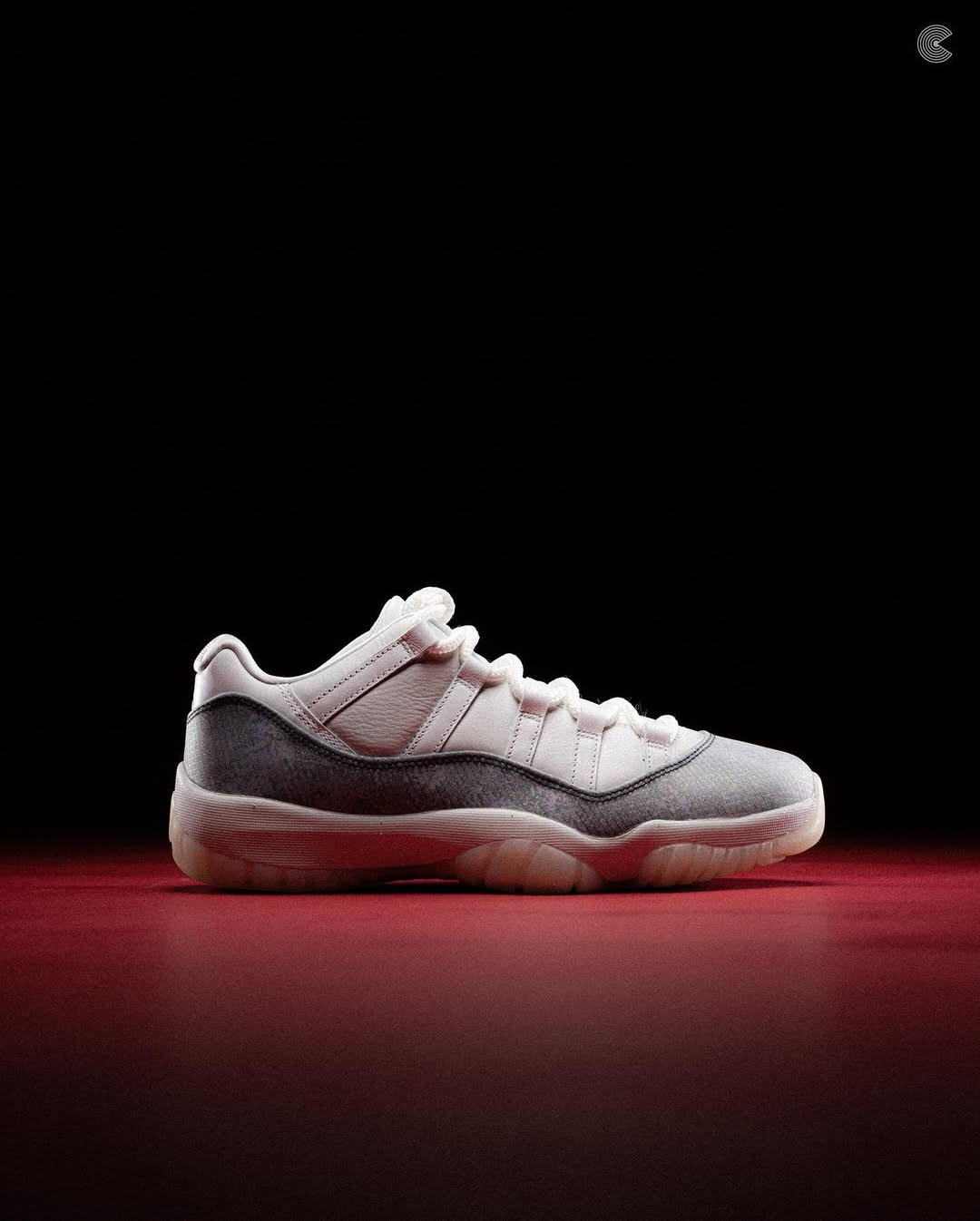 【2025年 1/23 発売予定】NIKE AIR JORDAN 11 RETRO LOW “Year Of The Snake/CHINESE NEW YEAR/CNY″ (ナイキ エア ジョーダン 11 レトロ　ロー “イヤー・オブ・ザ・スネーク/チャイニーズ ニューイヤー″) [HQ7000-001]