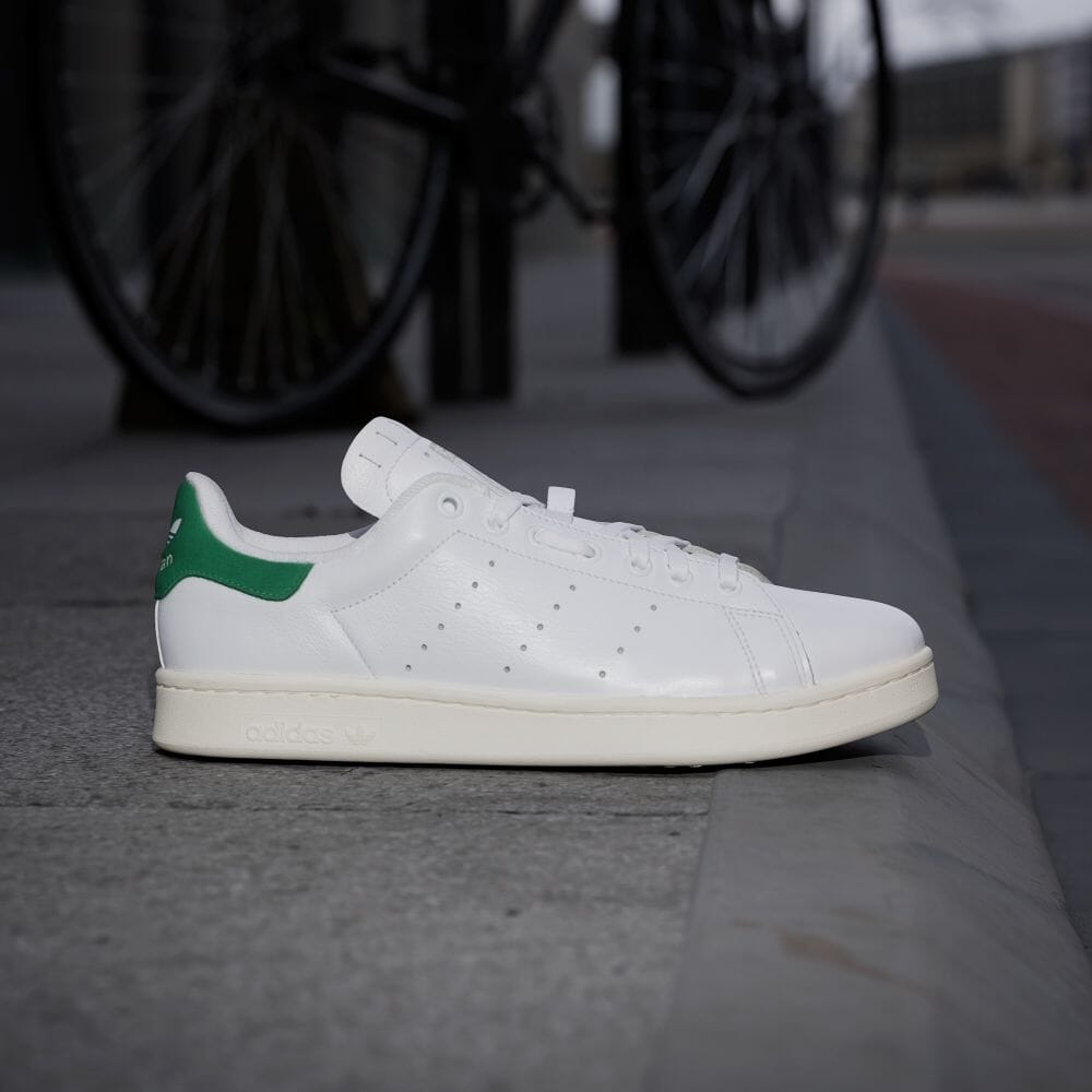 【2024年 6/10 発売】adidas CYCLING VELOSTAN SMITH “White” (アディダス サイクリング ベロスタンスミス “フットウェアホワイト/オフホワイト”) [IE8398]