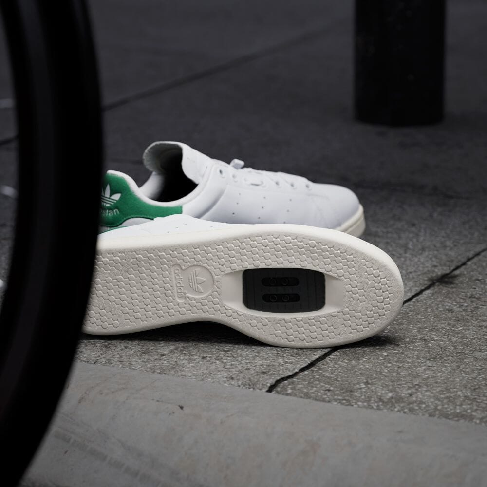 【2024年 6/10 発売】adidas CYCLING VELOSTAN SMITH “White” (アディダス サイクリング ベロスタンスミス “フットウェアホワイト/オフホワイト”) [IE8398]