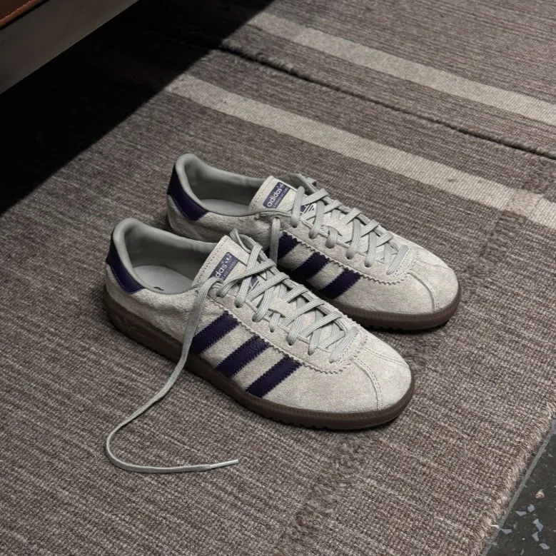 【2024年 発売】adidas Originals BERMUDA "Gray/Purple" (アディダス オリジナルス バミューダ "グレー/パープル") [JI4280]