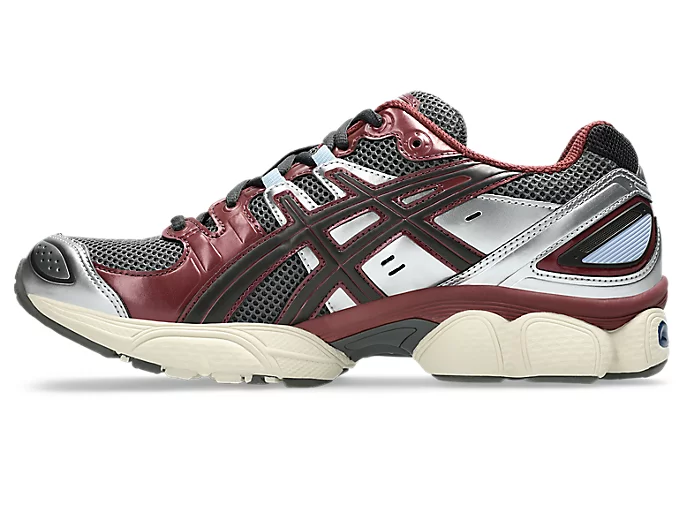 【2024年 発売】ASICS GEL-NIMBUS 9 “Truffle Grey/Dark Cherry” (アシックス ゲル-ニンバス 9) [1201A424.026]