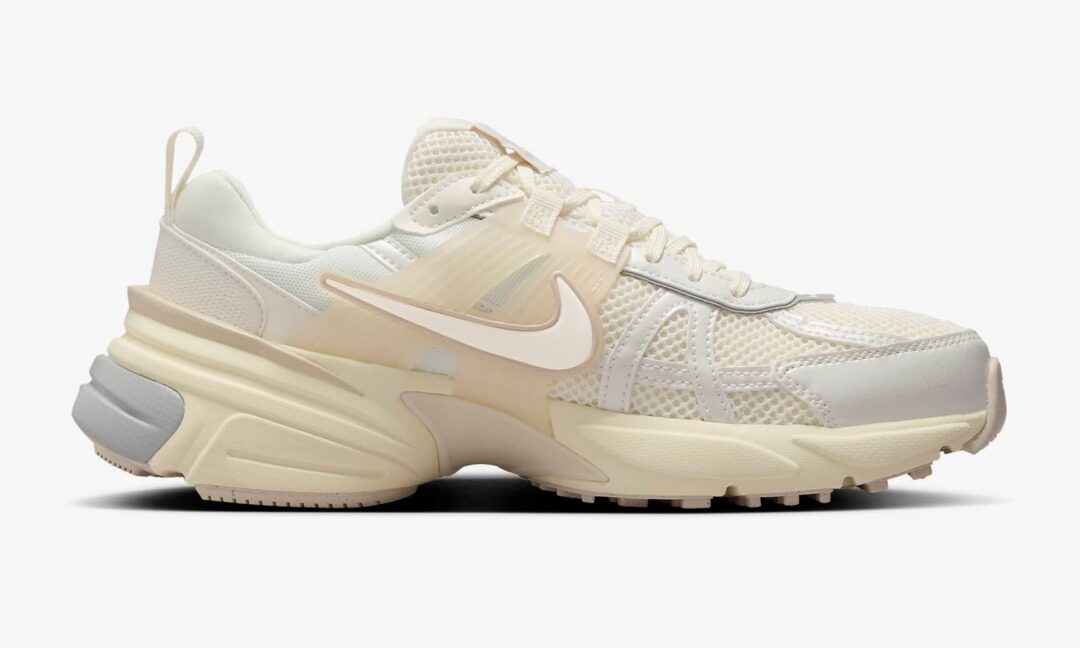 【2024年 7/15 発売】NIKE WMNS V2K RUN “Pale Ivory/Coconut Milk” (ナイキ ウィメンズ ヴィツーケー “ペールアイボリー/ココナッツミルク”) [HQ1512-110]