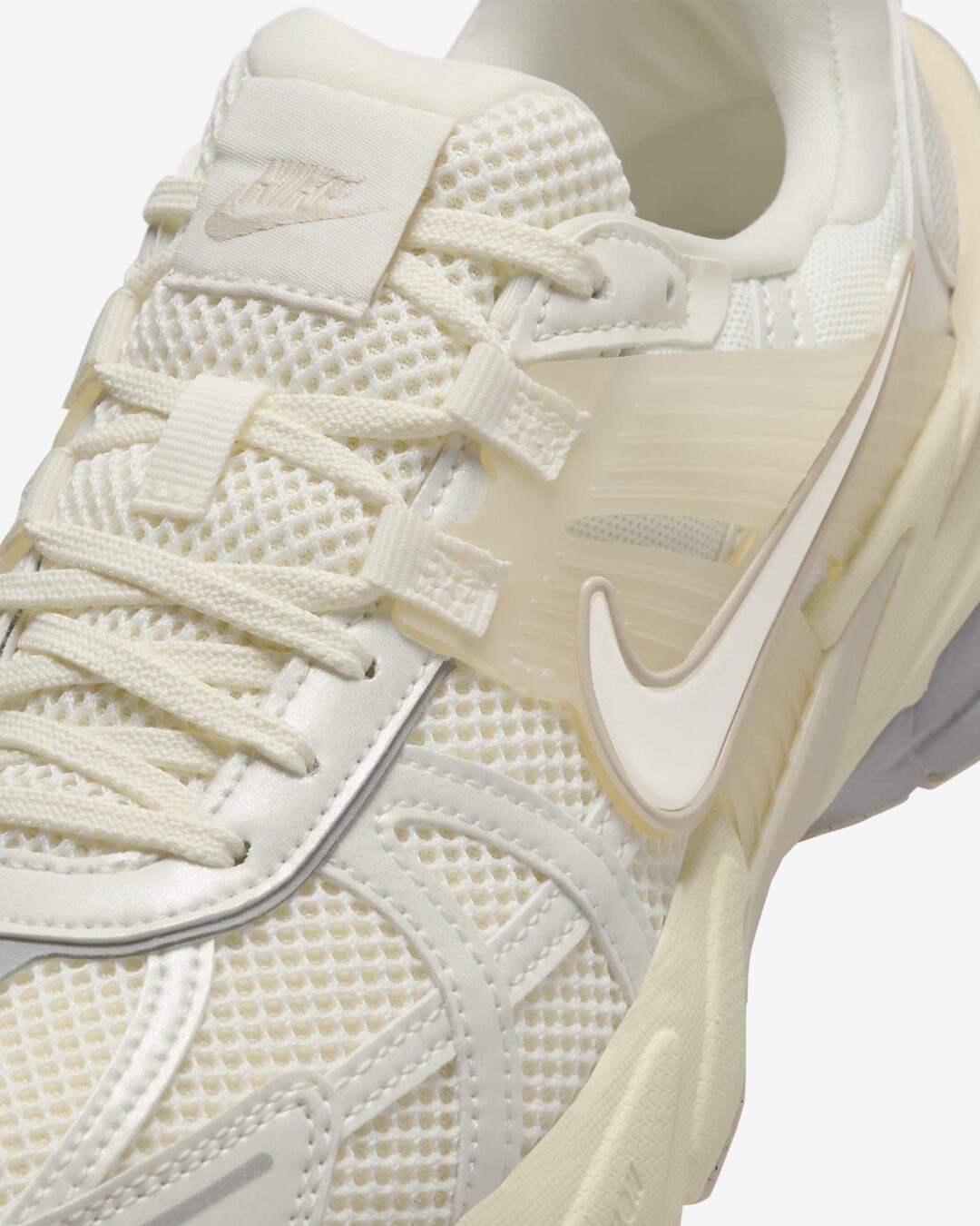 【2024年 7/15 発売】NIKE WMNS V2K RUN “Pale Ivory/Coconut Milk” (ナイキ ウィメンズ ヴィツーケー “ペールアイボリー/ココナッツミルク”) [HQ1512-110]