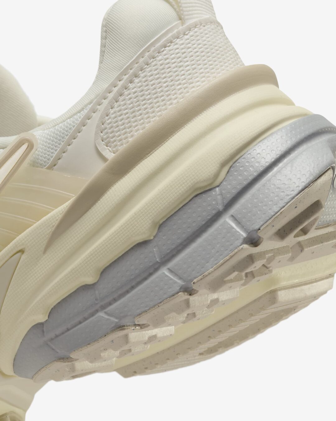 【2024年 7/15 発売】NIKE WMNS V2K RUN “Pale Ivory/Coconut Milk” (ナイキ ウィメンズ ヴィツーケー “ペールアイボリー/ココナッツミルク”) [HQ1512-110]