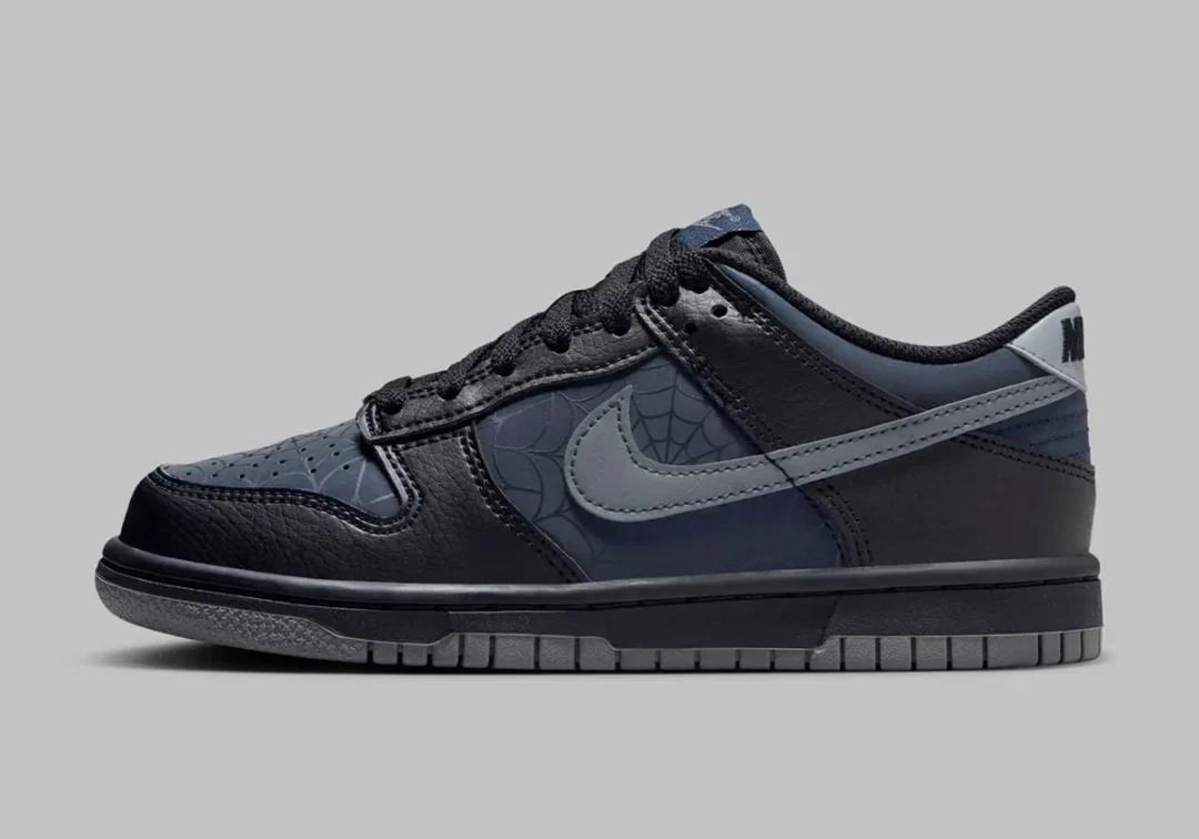 【2024年 10月 発売予定】NIKE DUNK LOW “Black Spider-Man” (ナイキ ダンク ロー “ブラックスパイダーマン) [HQ3815-001]