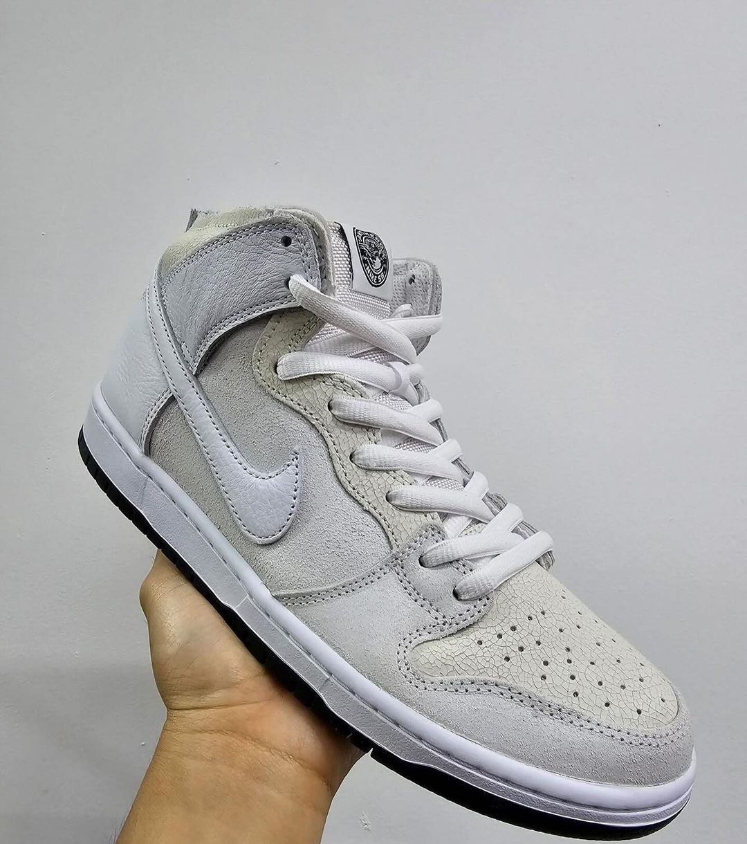 【2024年 11/2 発売予定】ANTIHERO x NIKE SB DUNK HIGH (アンタイヒーロー ナイキ ダンク ハイ) [HM5837-100]