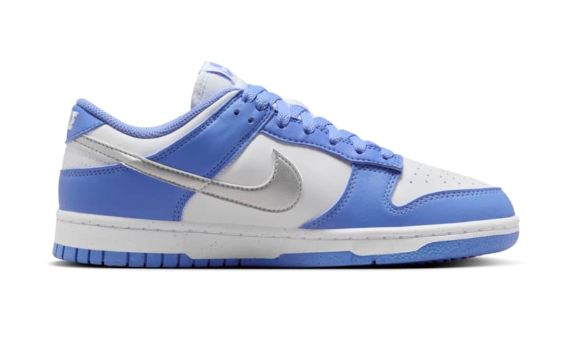 【2024年末 発売予定】NIKE WMNS DUNK LOW “Next Nature/Royal Pulse/White” (ナイキ ウィメンズ ダンク ロー “ネクスト ネイチャー/ロイヤルパルス/ホワイト”) [DD1873-402]