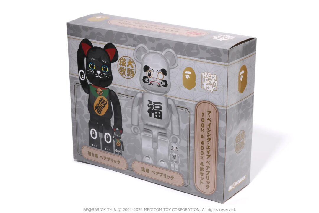 A BATHING APEから招き猫と達磨がセットになった“縁起の良いBE@RBRICK“が2024年 7/20 発売 (ア ベイシング エイプ ベアブリック)