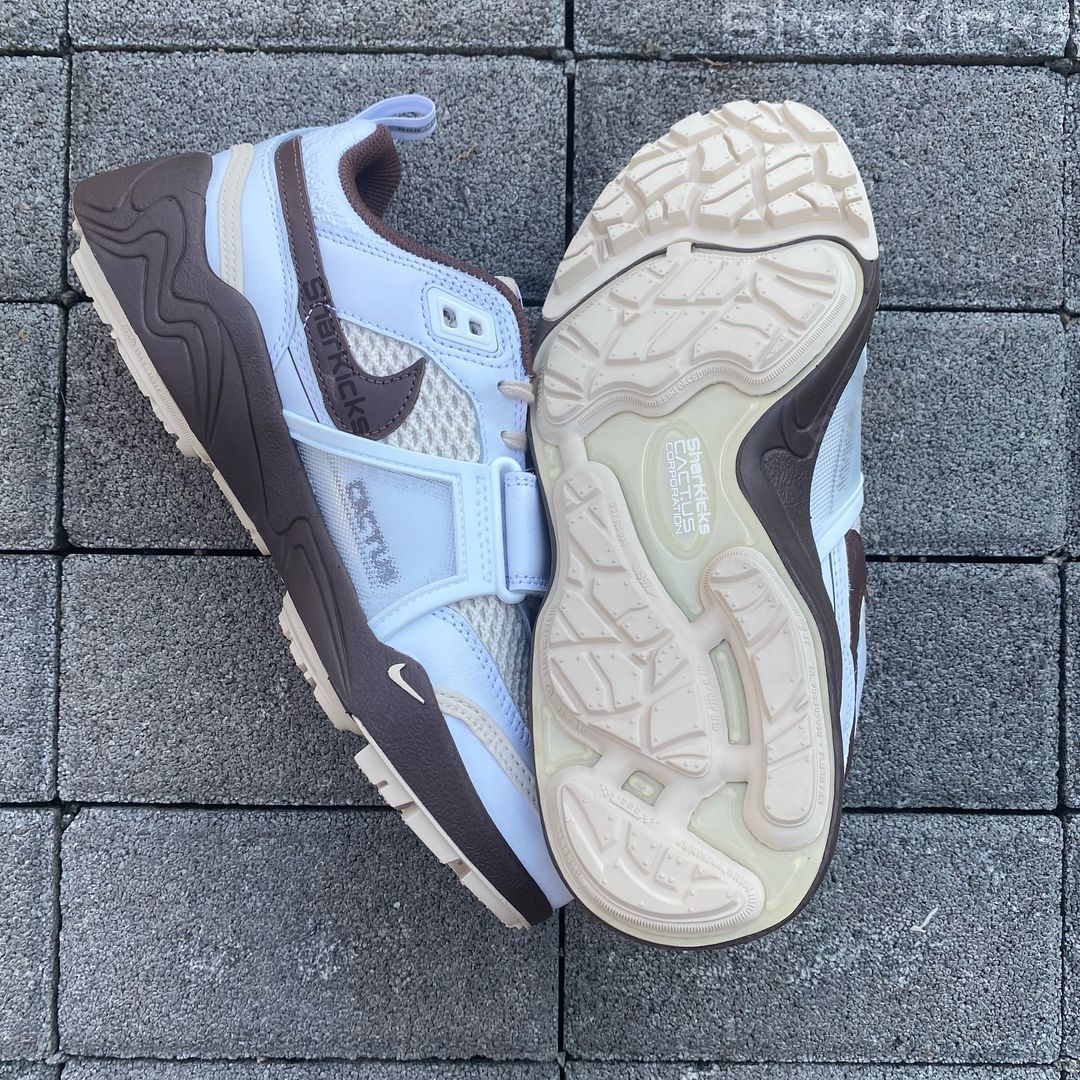 【2024年 11/2 発売予定】Travis Scott × NIKE ZOOM FIELD JAXX “White/Light Chocolate” (トラビス・スコット ナイキ ズーム フィールド ジャックス “ホワイト/ライトチョコレート”) [HQ3073-100]