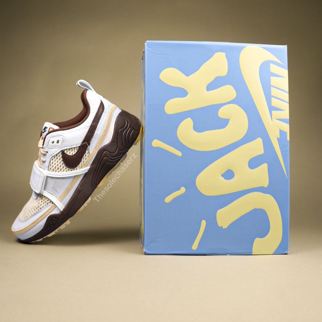 【2024年 11/2 発売予定】Travis Scott × NIKE ZOOM FIELD JAXX “White/Light Chocolate” (トラビス・スコット ナイキ ズーム フィールド ジャックス “ホワイト/ライトチョコレート”) [HQ3073-100]