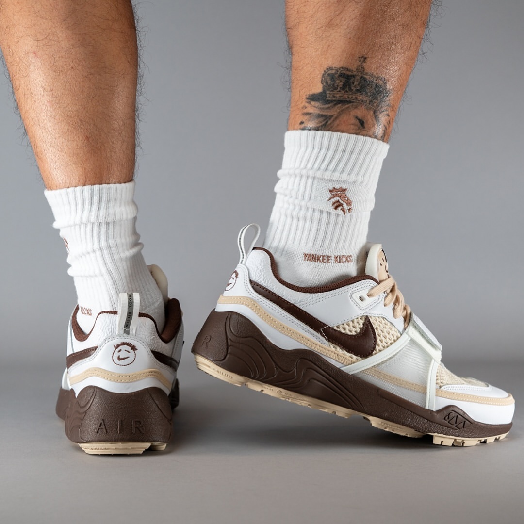 【2024年 11/2 発売予定】Travis Scott × NIKE ZOOM FIELD JAXX “White/Light Chocolate” (トラビス・スコット ナイキ ズーム フィールド ジャックス “ホワイト/ライトチョコレート”) [HQ3073-100]