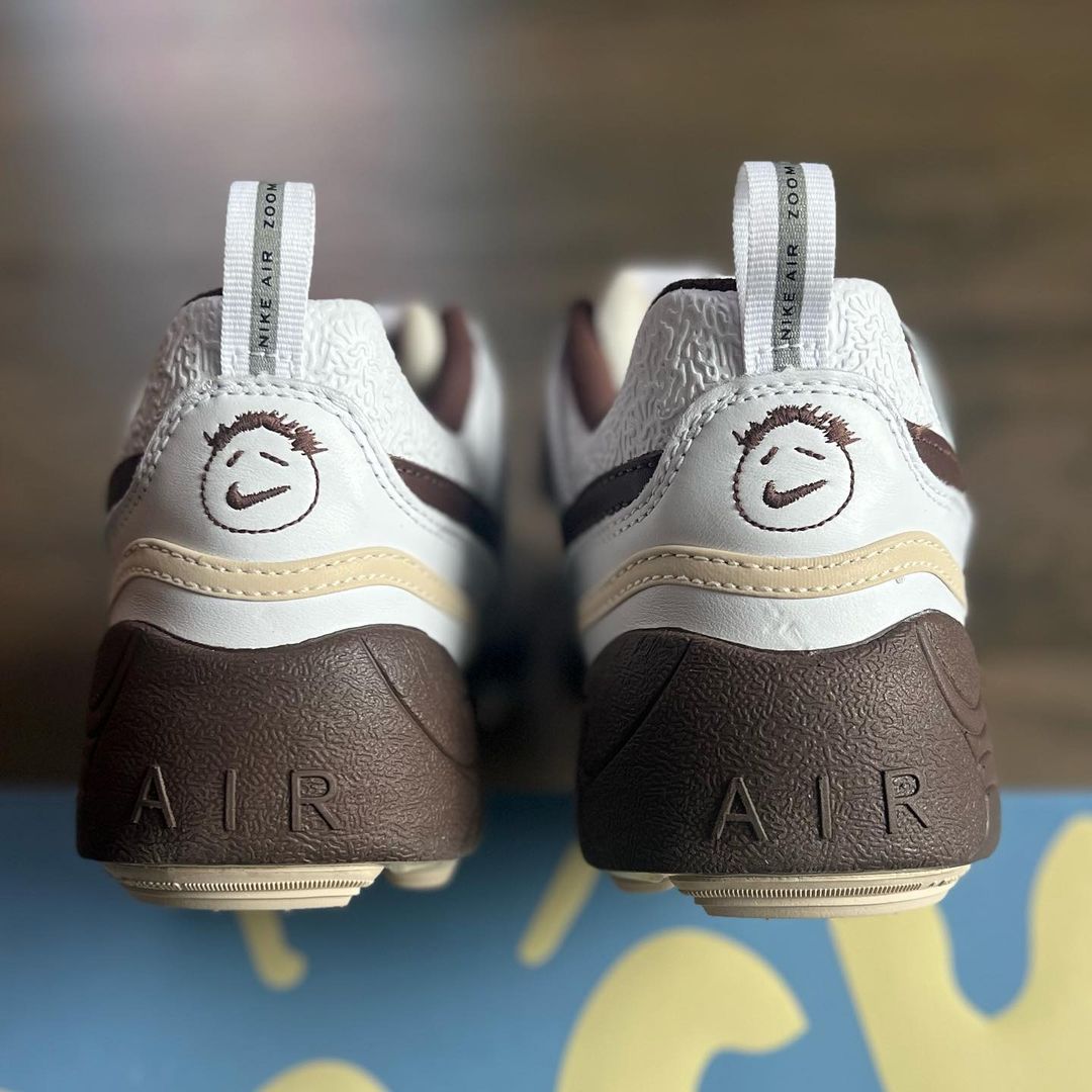 【2024年 11/2 発売予定】Travis Scott × NIKE ZOOM FIELD JAXX “White/Light Chocolate” (トラビス・スコット ナイキ ズーム フィールド ジャックス “ホワイト/ライトチョコレート”) [HQ3073-100]