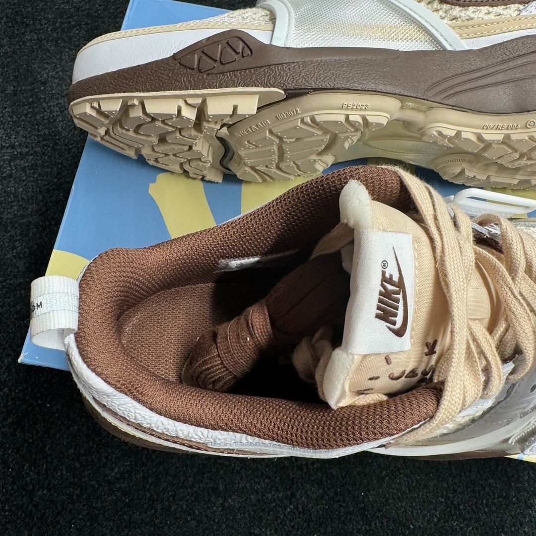 【2024年 11/2 発売予定】Travis Scott × NIKE ZOOM FIELD JAXX “White/Light Chocolate” (トラビス・スコット ナイキ ズーム フィールド ジャックス “ホワイト/ライトチョコレート”) [HQ3073-100]