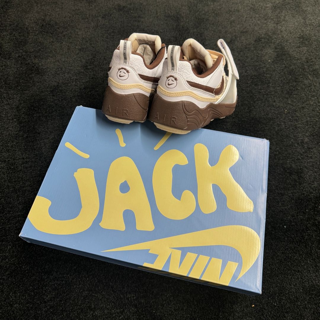 【2024年 11/2 発売予定】Travis Scott × NIKE ZOOM FIELD JAXX “White/Light Chocolate” (トラビス・スコット ナイキ ズーム フィールド ジャックス “ホワイト/ライトチョコレート”) [HQ3073-100]