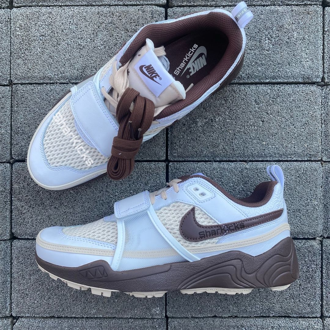 【2024年 11/2 発売予定】Travis Scott × NIKE ZOOM FIELD JAXX “White/Light Chocolate” (トラビス・スコット ナイキ ズーム フィールド ジャックス “ホワイト/ライトチョコレート”) [HQ3073-100]