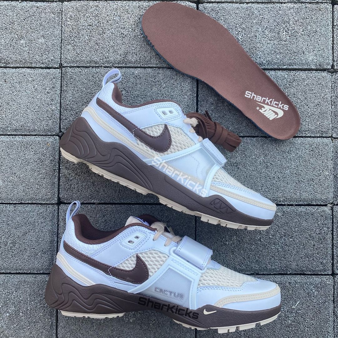 【2024年 11/2 発売予定】Travis Scott × NIKE ZOOM FIELD JAXX “White/Light Chocolate” (トラビス・スコット ナイキ ズーム フィールド ジャックス “ホワイト/ライトチョコレート”) [HQ3073-100]