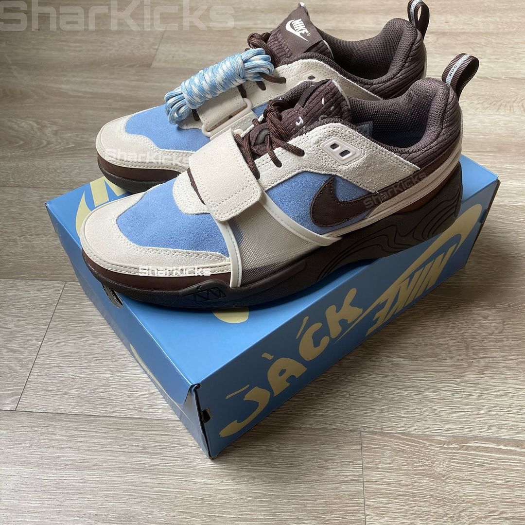 【2025年 春 発売予定】Travis Scott × NIKE ZOOM FIELD JAXX “Leche Blue” (トラビス・スコット ナイキ ズーム フィールド ジャックス “レチェブルー”) [HQ3072-400]