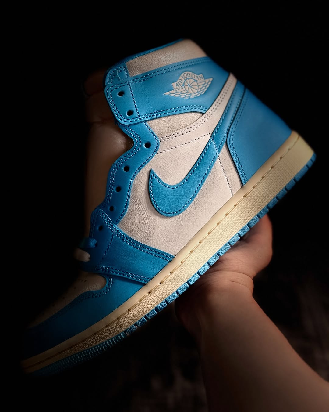 【2025年 5/10 発売予定】NIKE AIR JORDAN 1 HIGH OG “UNC Reimagined” (ナイキ エア ジョーダン 1 ハイ OG “ユーエヌシー リイマジンド”) [DZ5485-402]