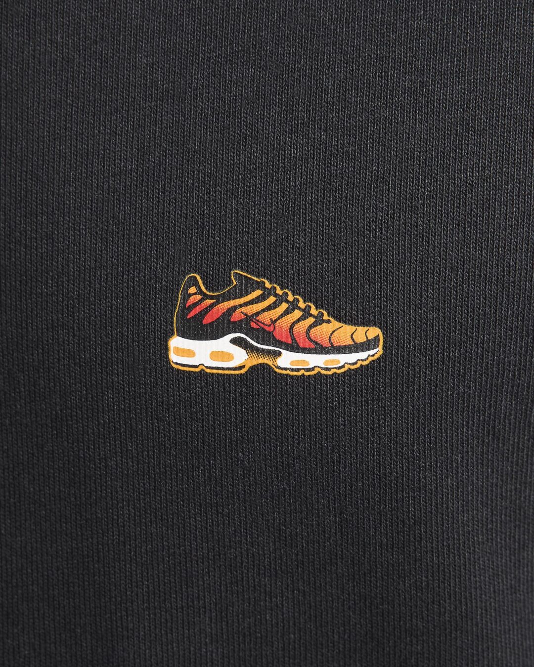 【2024年 8/1 発売】「NIKE AIR MAX PLUS」の刺繍パッチ メンズTee (ナイキ スポーツウェア プレミアム) [HJ8169-010/HJ8169-100/HJ8169-410/HJ8169-657]