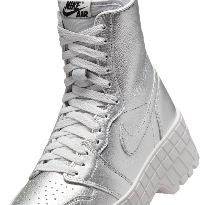 【2024年末 発売予定】NIKE WMNS AIR JORDAN 1 HIGH BROOKLYN “Metallic Silver” (ナイキ ウィメンズ ナイキ エア ジョーダン 1 ハイ ブルックリン “メタリックシルバー”) [FJ5737-002]