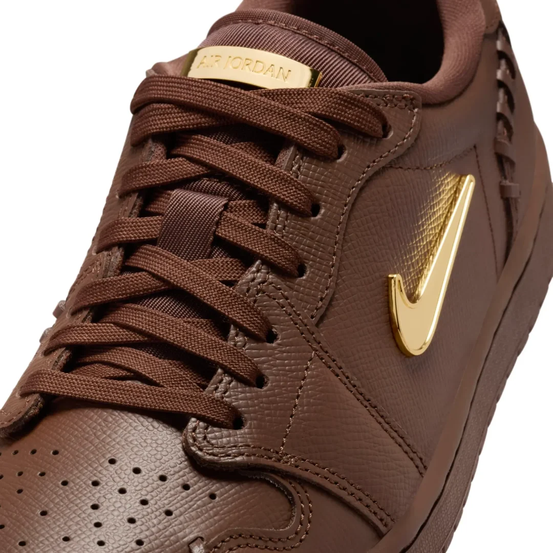 【2024年 発売予定】NIKE WMNS AIR JORDAN 1 LOW METHOD OF MAKE “Cacao Wow/Metallic Gold” (ナイキ ウィメンズ エア ジョーダン 1 ロー MM “メソッドオブメイク/カカオワオ/メタリックゴールド”) [FN5032-201]