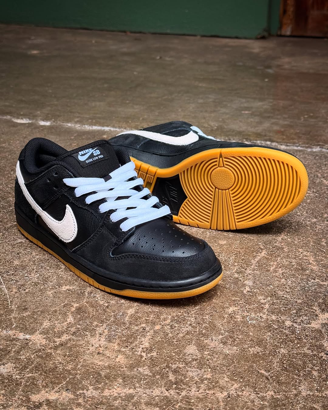 【2025年 1/11 発売】NIKE SB DUNK LOW PRO “Black Suede/White Suede” (ナイキ ダンク ロー プロ “ブラックスエード/ホワイトスエード”) [HF3704-003/HF3704-100]