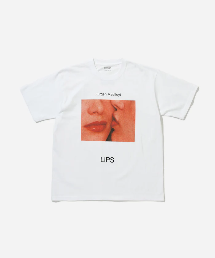 赤い口紅が塗られた白人女性のイメージのみを集めた LIPS for BIOTOP Photo T-shirtsが2024年 7/19 発売 (リップス ビオトープ)