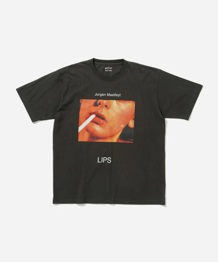 赤い口紅が塗られた白人女性のイメージのみを集めた LIPS for BIOTOP Photo T-shirtsが2024年 7/19 発売 (リップス ビオトープ)