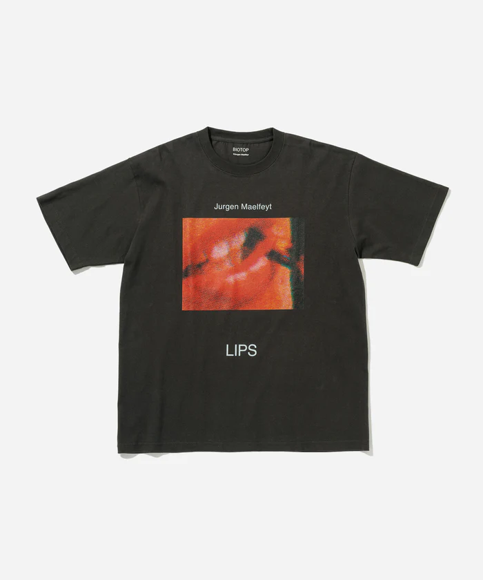 赤い口紅が塗られた白人女性のイメージのみを集めた LIPS for BIOTOP Photo T-shirtsが2024年 7/19 発売 (リップス ビオトープ)