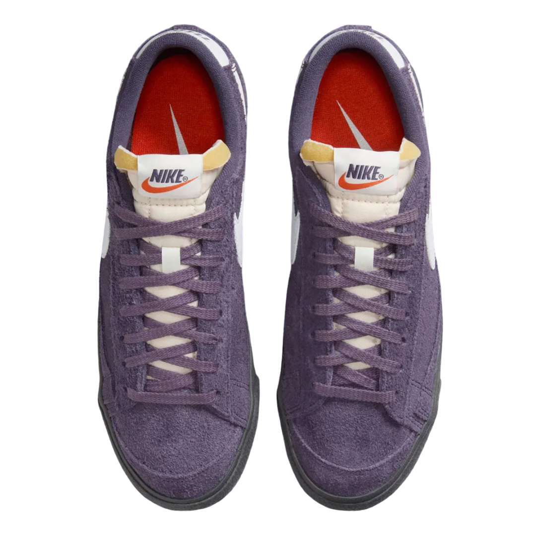 【2024年 11/4 発売】NIKE BLAZER LOW 77 VINTAGE “Purple Suede” (ナイキ ブレーザー ロー ビンテージ “パープルスエード”) [FQ8060-500]