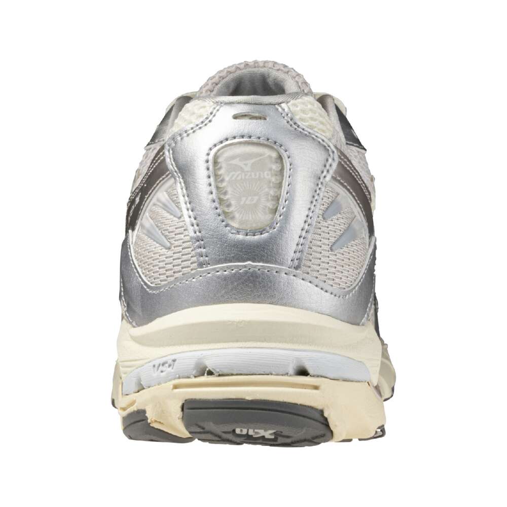 【2024年 7/26 発売】MIZUNO WAVE RIDER 10 “Silver Leather” (ミズノ ウェーブ ライダー “シルバーレザー”) [D1GA243104/D1GA243106]