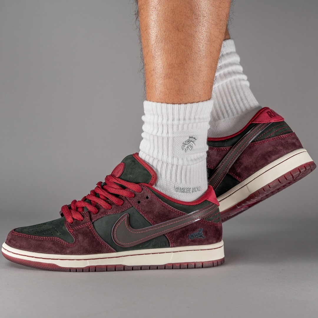 【2025年 1月 発売予定】Riot Skateshop × NIKE SB DUNK LOW (ライオットスケートショップ ナイキ ダンク ロー) [FZ1289-200]