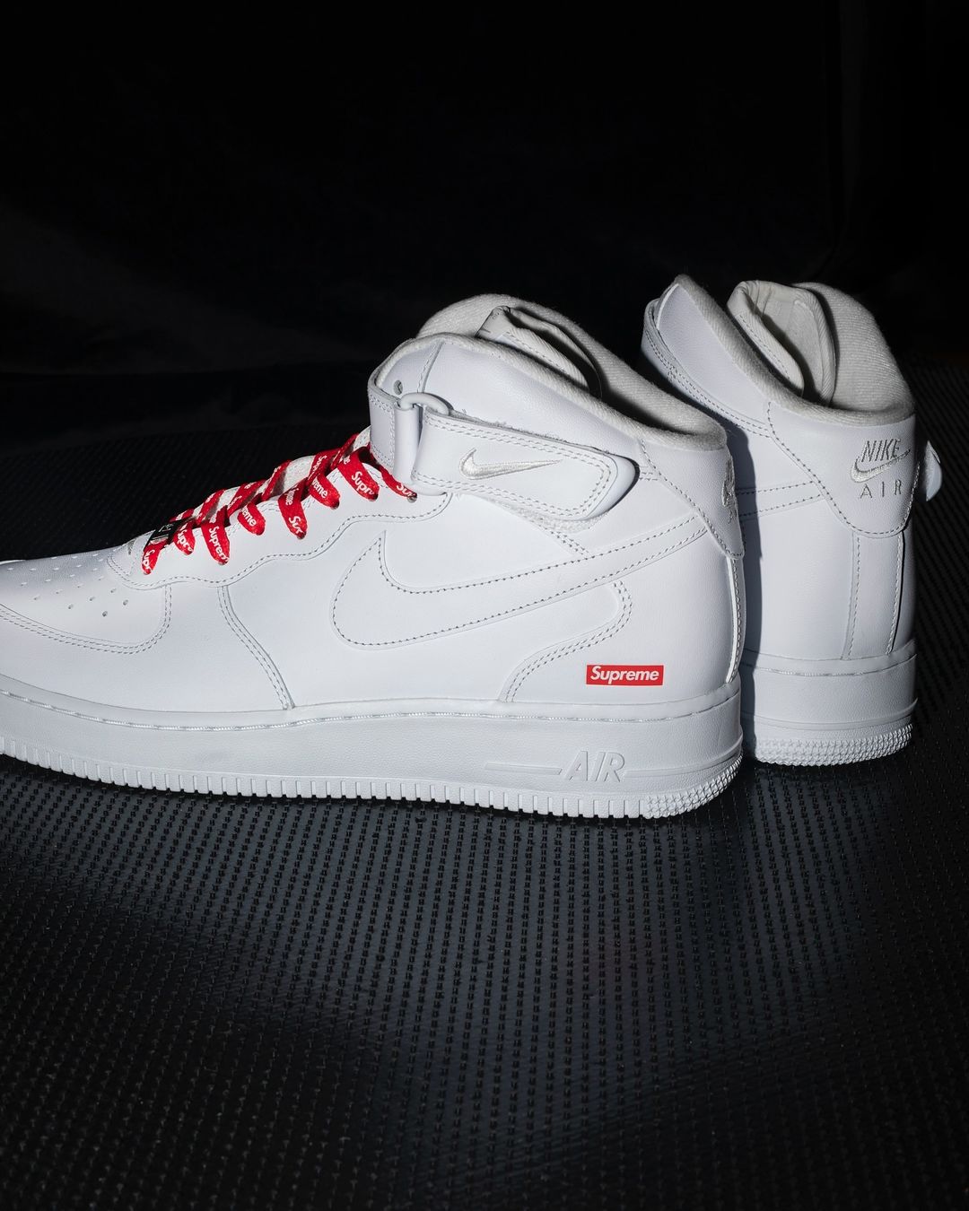 【2024年 8/31 発売】SUPREME × NIKE AIR FORCE 1 MID (シュプリーム ナイキ エア フォース 1 ミッド) [FZ8784-001/FZ8784-100]